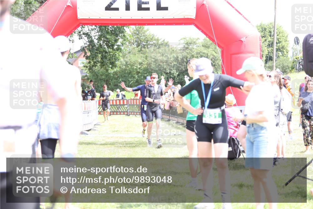 21.06.2026 - 29. Vierlanden-Triathlon Andreas Tolksdorf http://msf.ph/oto/9893048 21.06.2026 13:55:13 Ziel 816, 1025, 1035, 816, 1025, 1035 meine-sportfotos.de