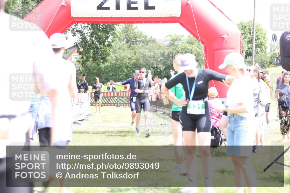 21.06.2026 - 29. Vierlanden-Triathlon Andreas Tolksdorf http://msf.ph/oto/9893049 21.06.2026 13:55:13 Ziel 816, 1025, 1035, 816, 1025, 1035 meine-sportfotos.de