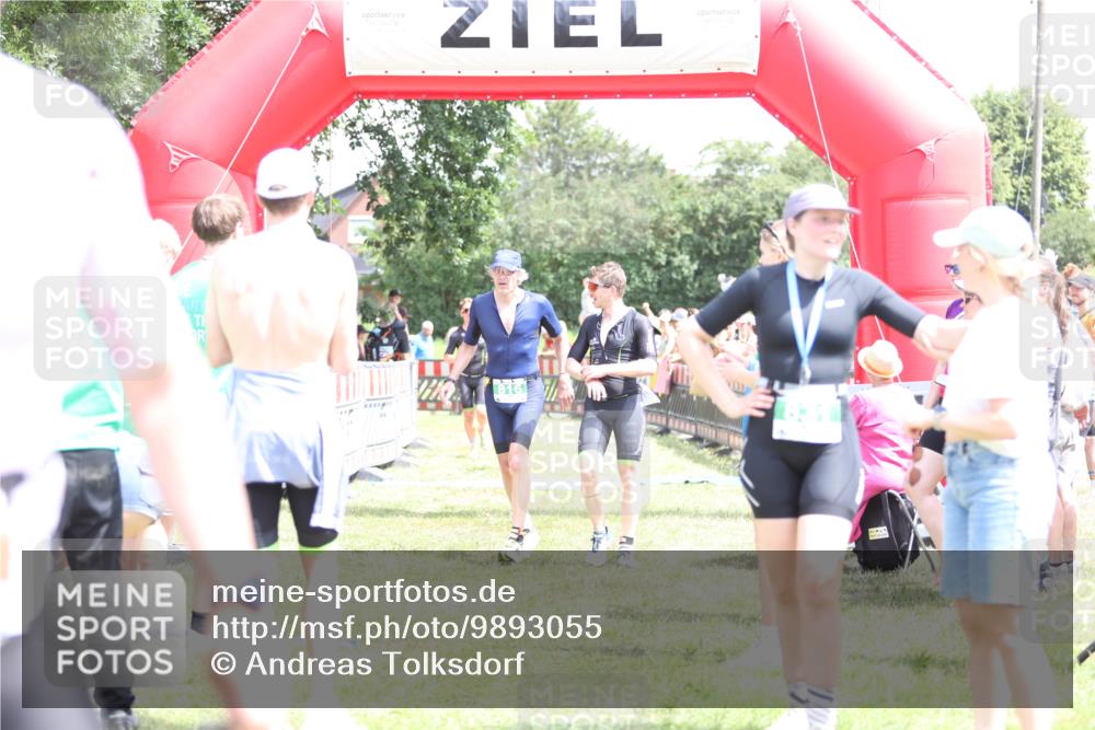 21.06.2026 - 29. Vierlanden-Triathlon Andreas Tolksdorf http://msf.ph/oto/9893055 21.06.2026 13:55:15 Ziel 816, 1025, 1035, 816, 1025, 1035 meine-sportfotos.de