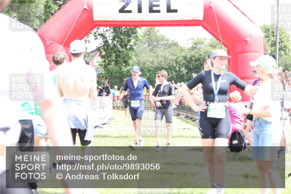 21.06.2026 - 29. Vierlanden-Triathlon Andreas Tolksdorf http://msf.ph/oto/9893056 21.06.2026 13:55:15 Ziel 816, 1025, 1035, 816, 1025, 1035 meine-sportfotos.de