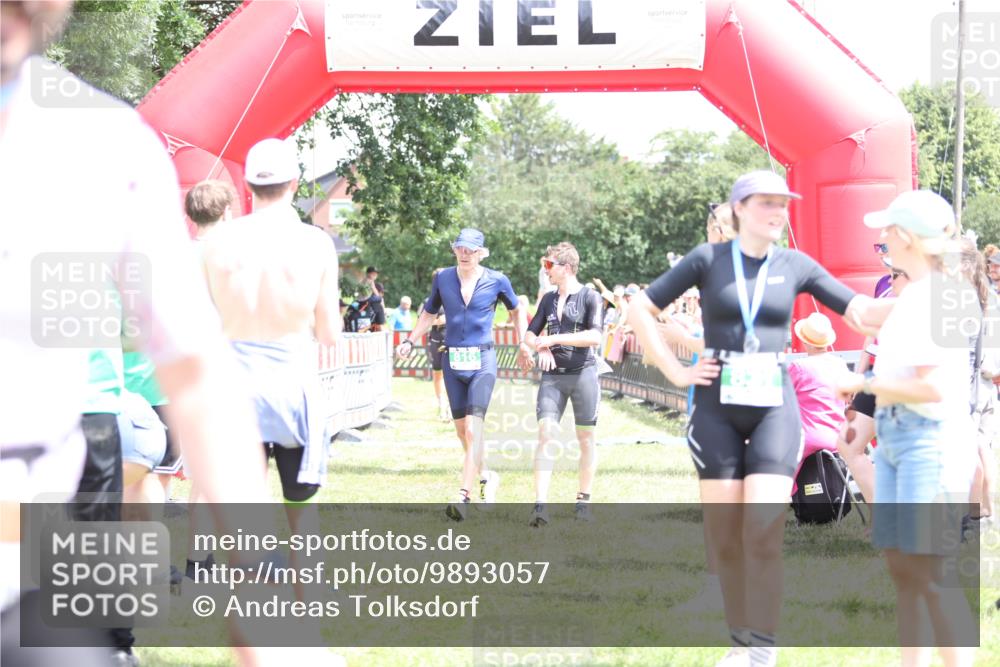 21.06.2026 - 29. Vierlanden-Triathlon Andreas Tolksdorf http://msf.ph/oto/9893057 21.06.2026 13:55:15 Ziel 816, 1025, 1035, 816, 1025, 1035 meine-sportfotos.de