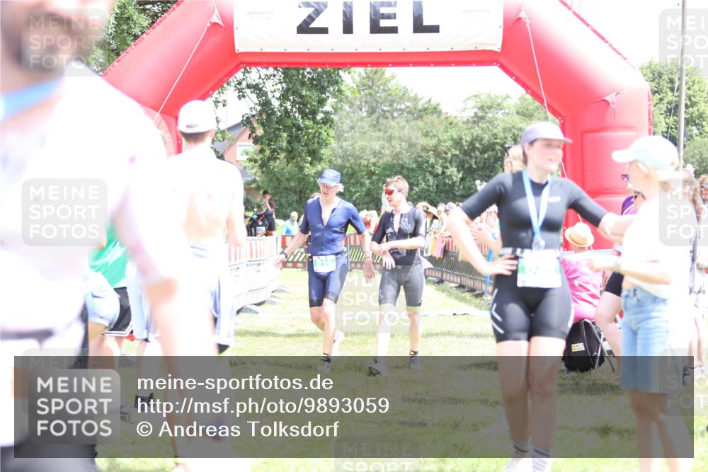 21.06.2026 - 29. Vierlanden-Triathlon Andreas Tolksdorf http://msf.ph/oto/9893059 21.06.2026 13:55:15 Ziel 816, 1025, 1035, 816, 1025, 1035 meine-sportfotos.de