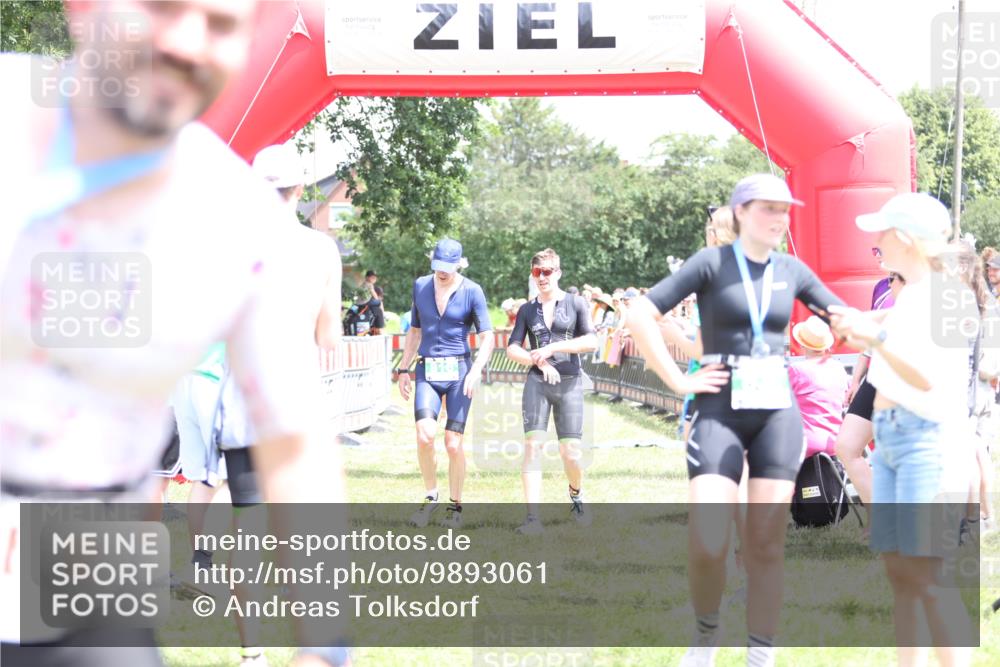 21.06.2026 - 29. Vierlanden-Triathlon Andreas Tolksdorf http://msf.ph/oto/9893061 21.06.2026 13:55:15 Ziel 816, 1025, 1035, 816, 1025, 1035 meine-sportfotos.de