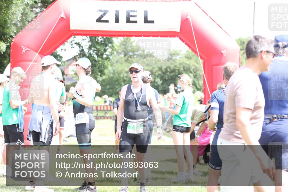 21.06.2026 - 29. Vierlanden-Triathlon Andreas Tolksdorf http://msf.ph/oto/9893063 21.06.2026 13:55:47 Ziel 865, 880, 1026, 865, 880, 1026 meine-sportfotos.de