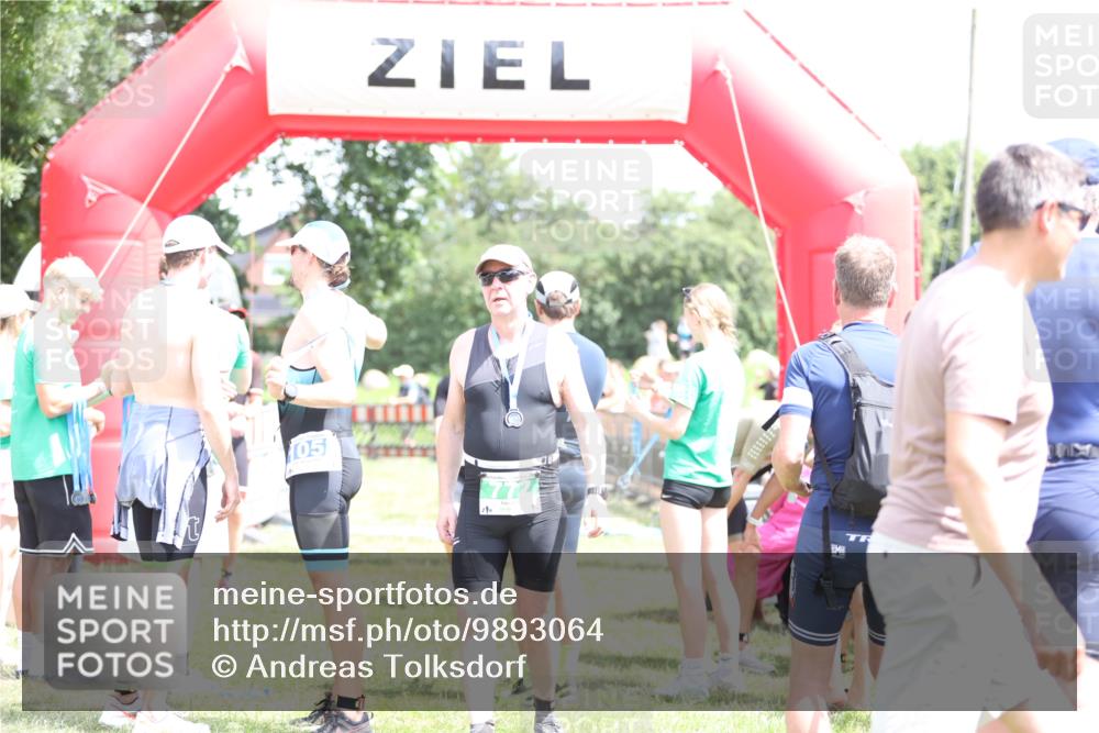 21.06.2026 - 29. Vierlanden-Triathlon Andreas Tolksdorf http://msf.ph/oto/9893064 21.06.2026 13:55:47 Ziel 865, 880, 1026, 865, 880, 1026 meine-sportfotos.de