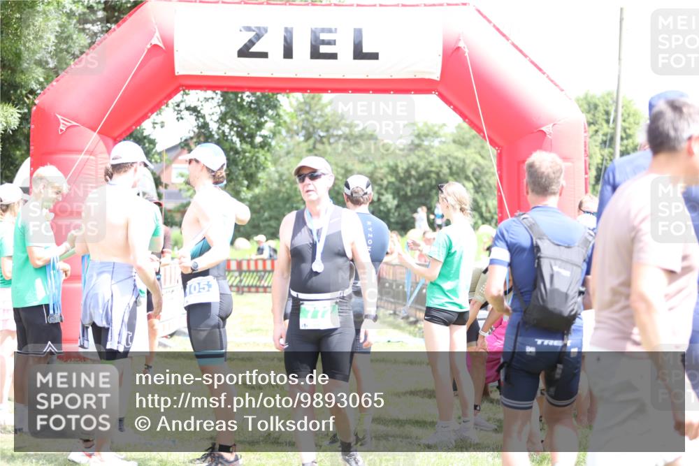 21.06.2026 - 29. Vierlanden-Triathlon Andreas Tolksdorf http://msf.ph/oto/9893065 21.06.2026 13:55:47 Ziel 865, 880, 1026, 865, 880, 1026 meine-sportfotos.de