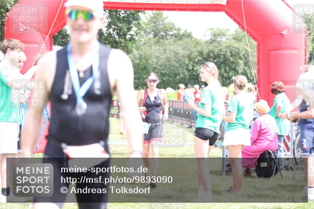 21.06.2026 - 29. Vierlanden-Triathlon Andreas Tolksdorf http://msf.ph/oto/9893090 21.06.2026 13:59:26 Ziel 260, 847, 890, 1058, 260, 847, 890, 1058 meine-sportfotos.de