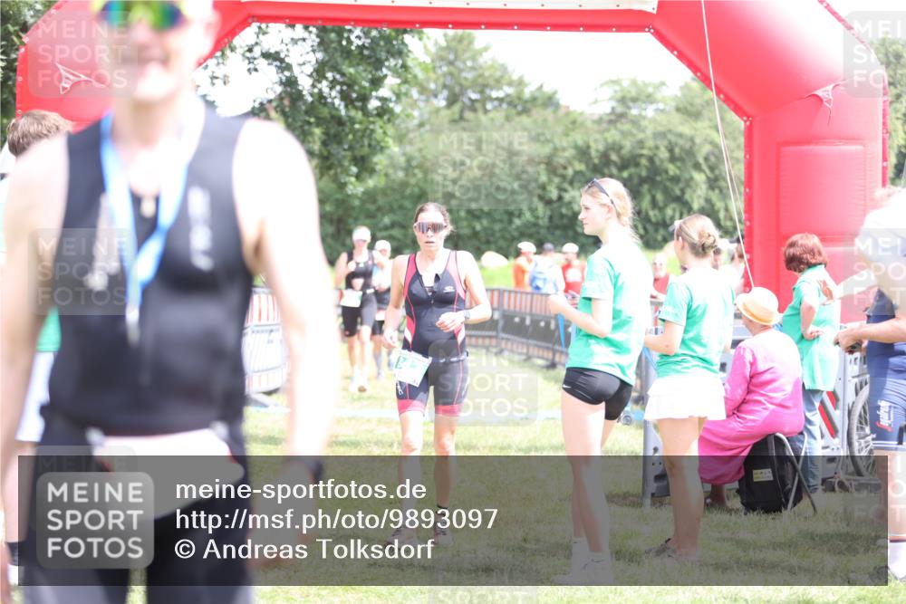 21.06.2026 - 29. Vierlanden-Triathlon Andreas Tolksdorf http://msf.ph/oto/9893097 21.06.2026 13:59:26 Ziel 260, 847, 890, 1058, 260, 847, 890, 1058 meine-sportfotos.de