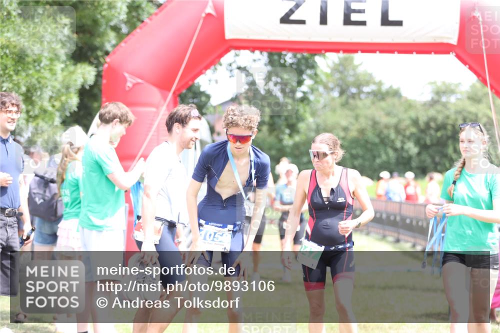 21.06.2026 - 29. Vierlanden-Triathlon Andreas Tolksdorf http://msf.ph/oto/9893106 21.06.2026 13:59:29 Ziel 260, 266, 638, 890, 260, 266, 638, 890 meine-sportfotos.de