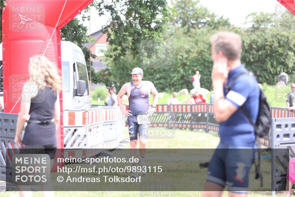 21.06.2026 - 29. Vierlanden-Triathlon Andreas Tolksdorf http://msf.ph/oto/9893115 21.06.2026 14:00:06 Ziel 223, 832, 1079, 223, 832, 1079 meine-sportfotos.de