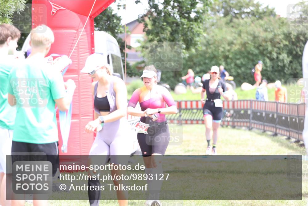 21.06.2026 - 29. Vierlanden-Triathlon Andreas Tolksdorf http://msf.ph/oto/9893127 21.06.2026 14:00:20 Ziel 223, 883, 1091, 223, 883, 1091 meine-sportfotos.de