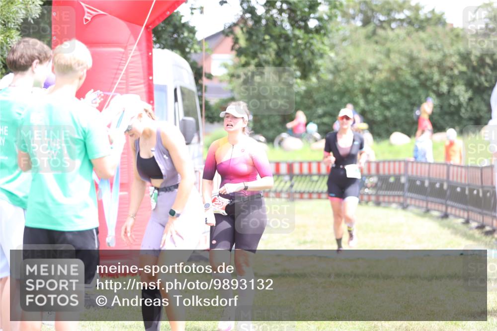 21.06.2026 - 29. Vierlanden-Triathlon Andreas Tolksdorf http://msf.ph/oto/9893132 21.06.2026 14:00:21 Ziel 223, 883, 1091, 223, 883, 1091 meine-sportfotos.de