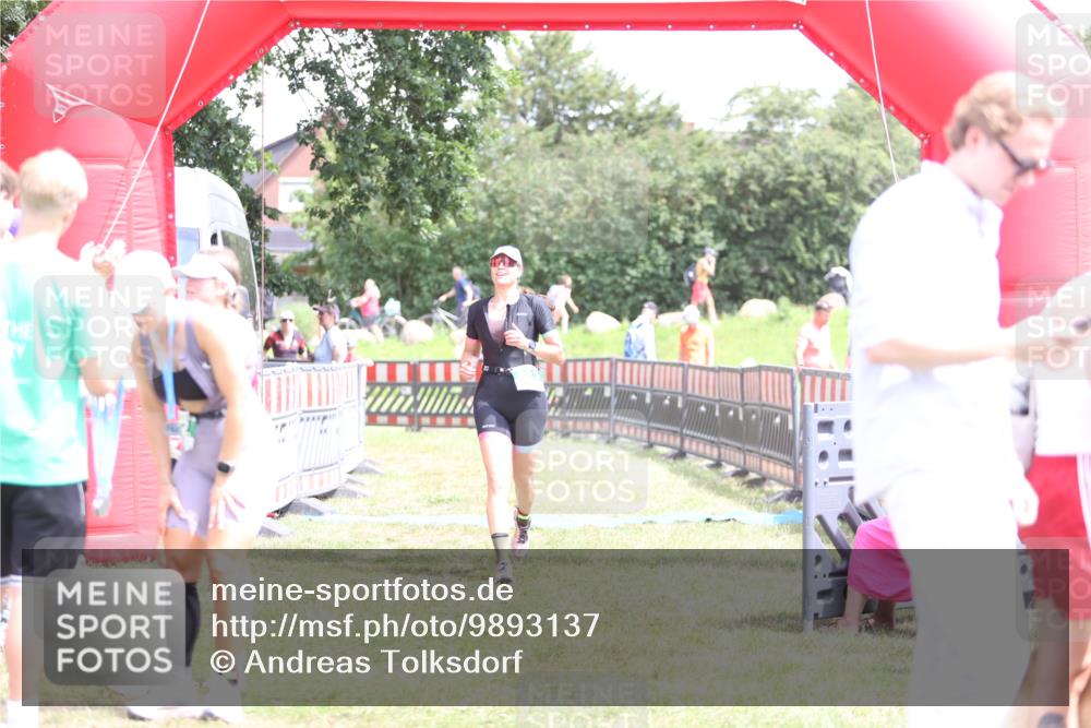 21.06.2026 - 29. Vierlanden-Triathlon Andreas Tolksdorf http://msf.ph/oto/9893137 21.06.2026 14:00:22 Ziel 223, 883, 1091, 223, 883, 1091 meine-sportfotos.de
