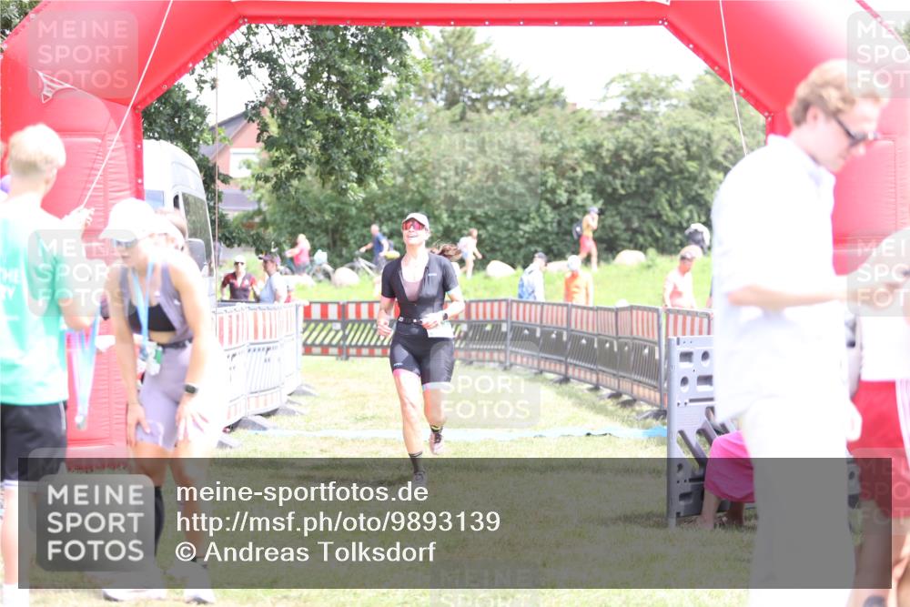 21.06.2026 - 29. Vierlanden-Triathlon Andreas Tolksdorf http://msf.ph/oto/9893139 21.06.2026 14:00:22 Ziel 223, 883, 1091, 223, 883, 1091 meine-sportfotos.de
