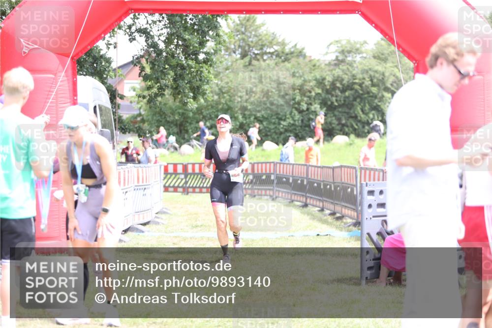 21.06.2026 - 29. Vierlanden-Triathlon Andreas Tolksdorf http://msf.ph/oto/9893140 21.06.2026 14:00:22 Ziel 223, 883, 1091, 223, 883, 1091 meine-sportfotos.de