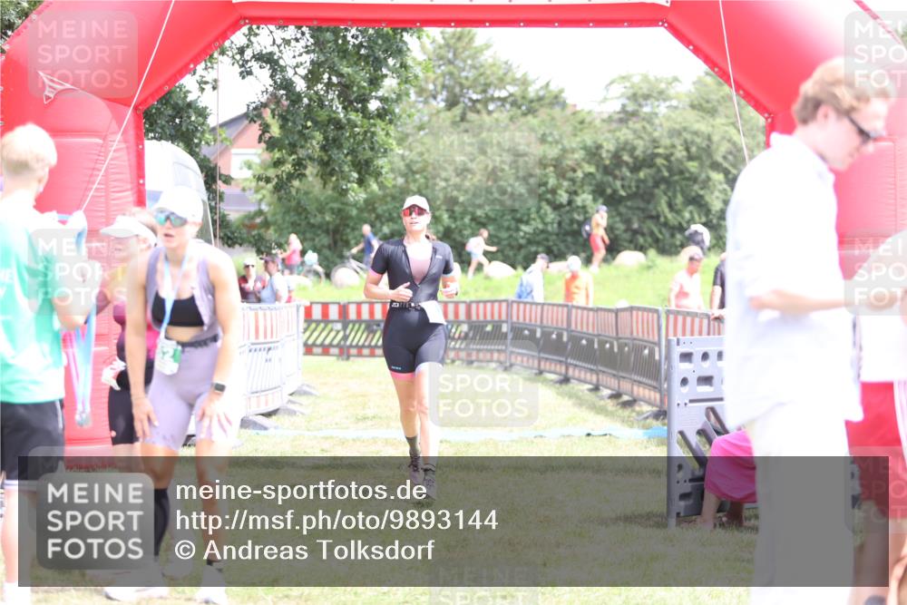 21.06.2026 - 29. Vierlanden-Triathlon Andreas Tolksdorf http://msf.ph/oto/9893144 21.06.2026 14:00:22 Ziel 223, 883, 1091, 223, 883, 1091 meine-sportfotos.de