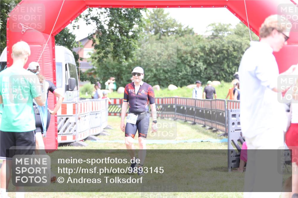 21.06.2026 - 29. Vierlanden-Triathlon Andreas Tolksdorf http://msf.ph/oto/9893145 21.06.2026 14:00:30 Ziel 1091, 1091 meine-sportfotos.de