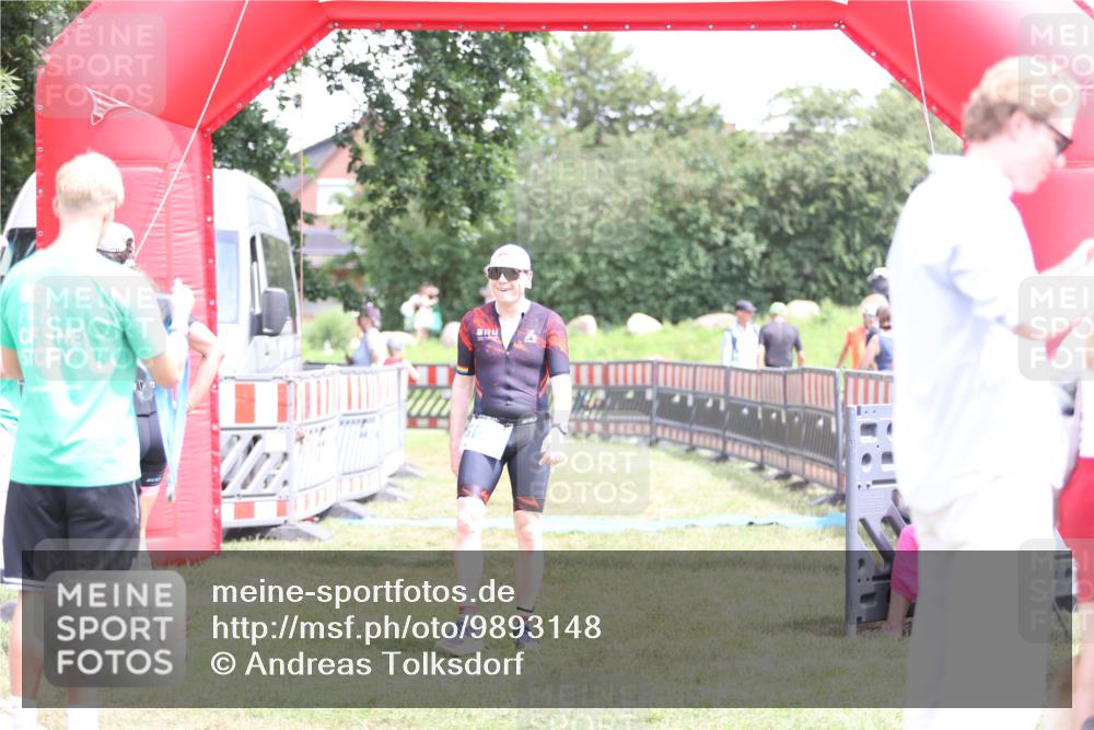 21.06.2026 - 29. Vierlanden-Triathlon Andreas Tolksdorf http://msf.ph/oto/9893148 21.06.2026 14:00:30 Ziel 1091, 1091 meine-sportfotos.de