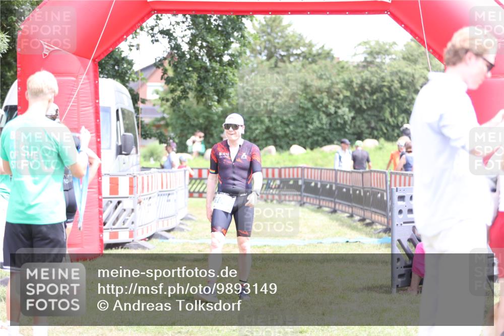 21.06.2026 - 29. Vierlanden-Triathlon Andreas Tolksdorf http://msf.ph/oto/9893149 21.06.2026 14:00:30 Ziel 1091, 1091 meine-sportfotos.de