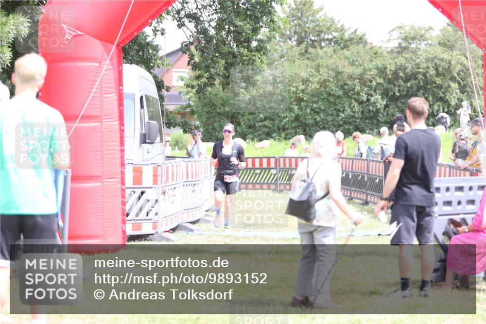 21.06.2026 - 29. Vierlanden-Triathlon Andreas Tolksdorf http://msf.ph/oto/9893152 21.06.2026 14:01:08 Ziel 245, 245 meine-sportfotos.de