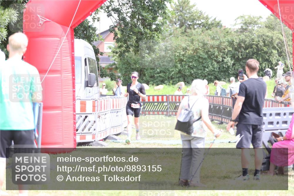 21.06.2026 - 29. Vierlanden-Triathlon Andreas Tolksdorf http://msf.ph/oto/9893155 21.06.2026 14:01:08 Ziel 245, 245 meine-sportfotos.de