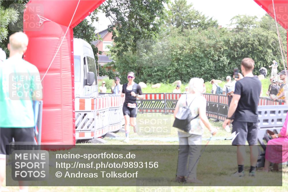21.06.2026 - 29. Vierlanden-Triathlon Andreas Tolksdorf http://msf.ph/oto/9893156 21.06.2026 14:01:08 Ziel 245, 245 meine-sportfotos.de
