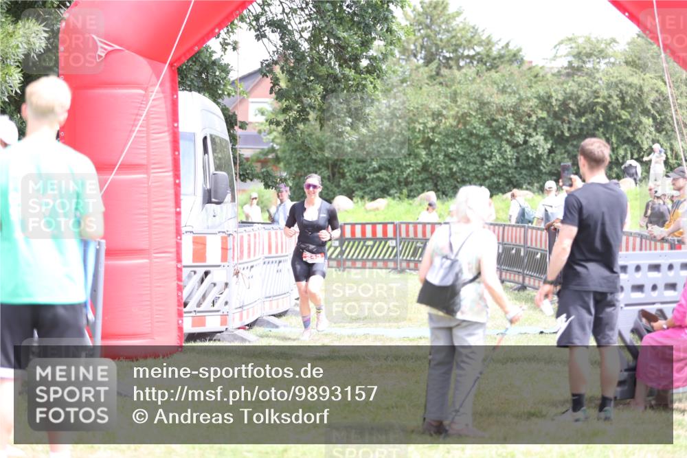 21.06.2026 - 29. Vierlanden-Triathlon Andreas Tolksdorf http://msf.ph/oto/9893157 21.06.2026 14:01:08 Ziel 245, 245 meine-sportfotos.de