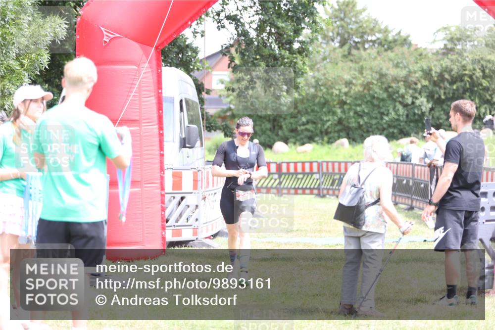 21.06.2026 - 29. Vierlanden-Triathlon Andreas Tolksdorf http://msf.ph/oto/9893161 21.06.2026 14:01:09 Ziel 245, 245 meine-sportfotos.de