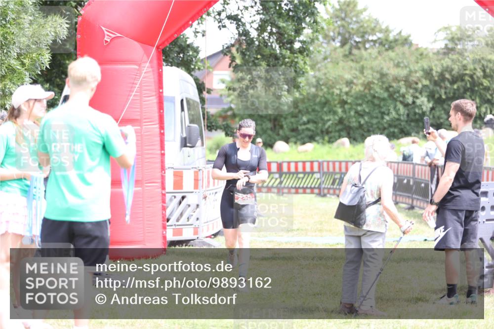 21.06.2026 - 29. Vierlanden-Triathlon Andreas Tolksdorf http://msf.ph/oto/9893162 21.06.2026 14:01:09 Ziel 245, 245 meine-sportfotos.de
