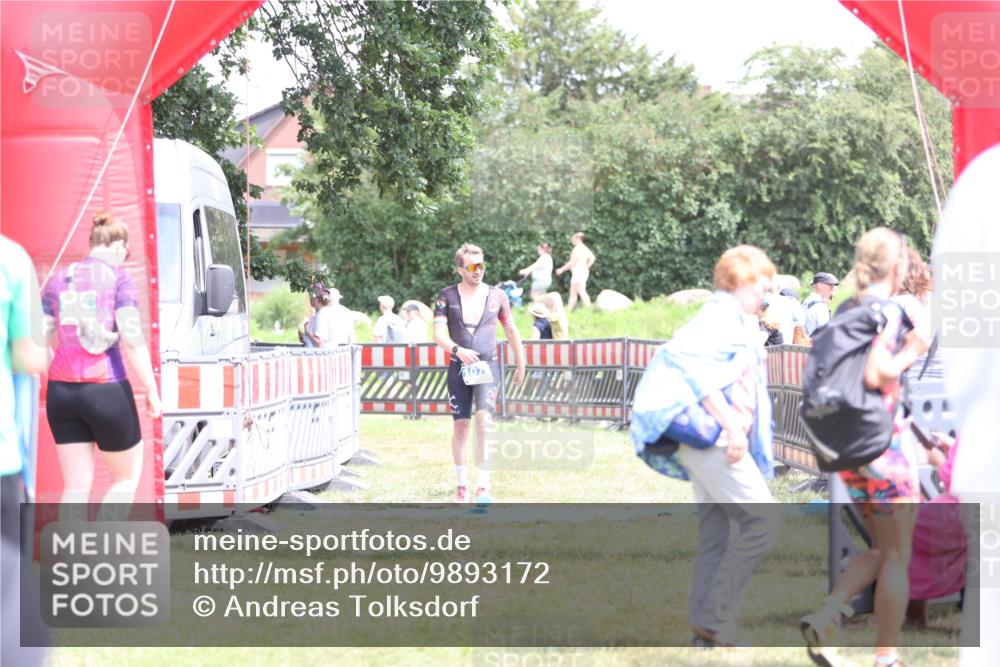 21.06.2026 - 29. Vierlanden-Triathlon Andreas Tolksdorf http://msf.ph/oto/9893172 21.06.2026 14:01:27 Ziel 1077, 1077 meine-sportfotos.de