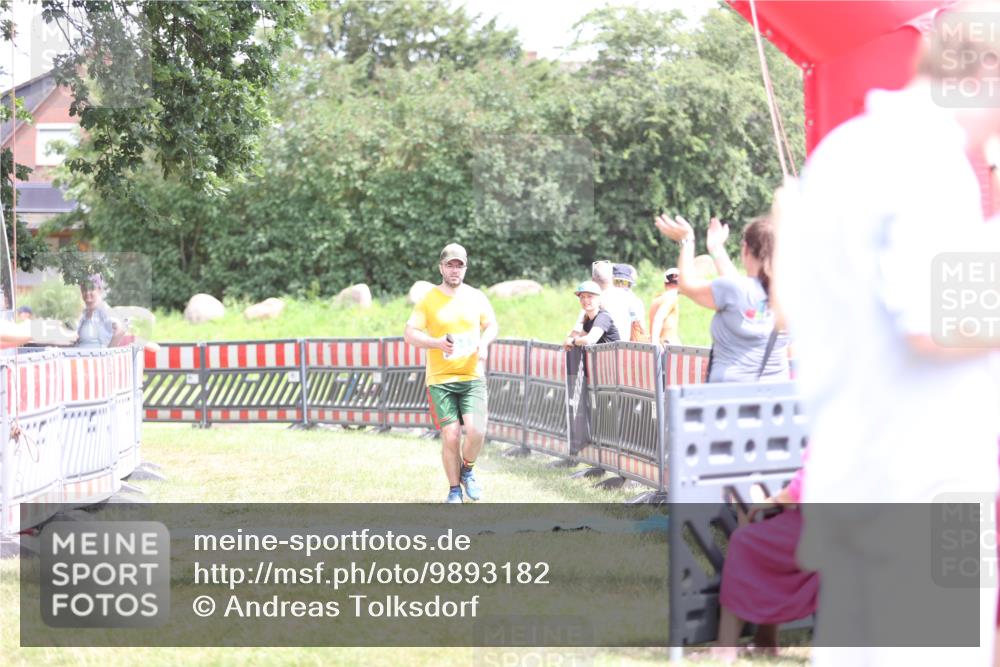 21.06.2026 - 29. Vierlanden-Triathlon Andreas Tolksdorf http://msf.ph/oto/9893182 21.06.2026 14:01:41 Ziel 894, 894 meine-sportfotos.de