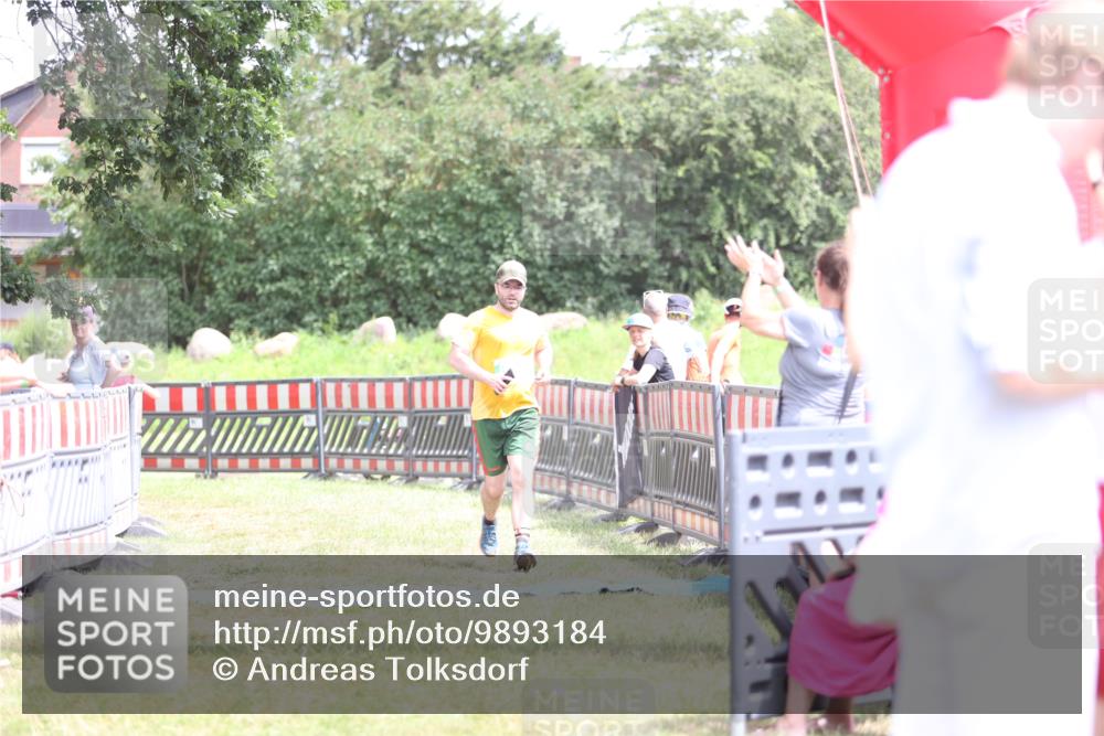 21.06.2026 - 29. Vierlanden-Triathlon Andreas Tolksdorf http://msf.ph/oto/9893184 21.06.2026 14:01:41 Ziel 894, 894 meine-sportfotos.de