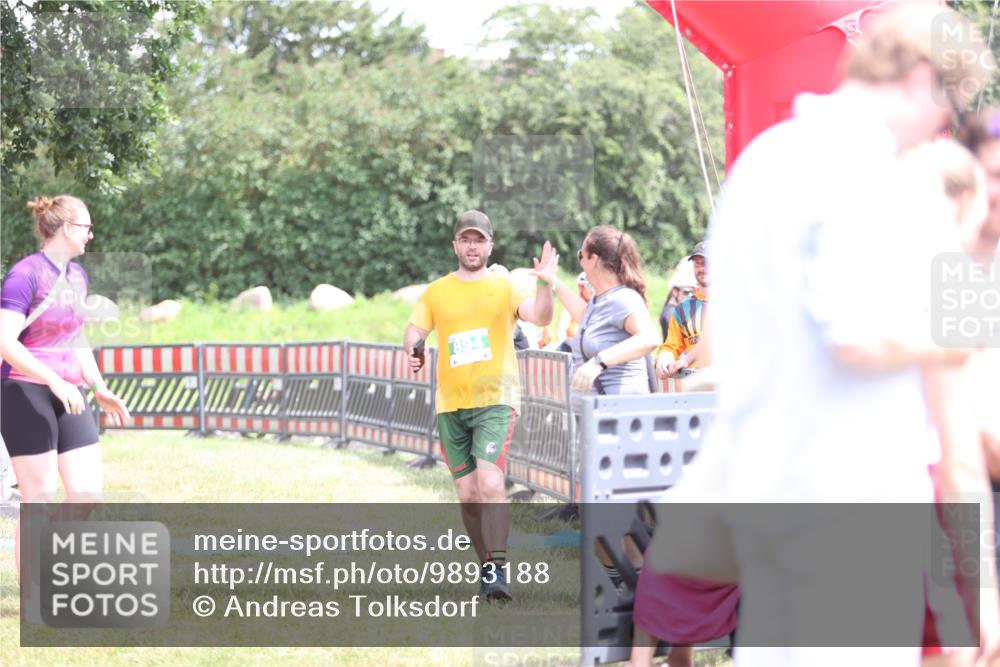 21.06.2026 - 29. Vierlanden-Triathlon Andreas Tolksdorf http://msf.ph/oto/9893188 21.06.2026 14:01:43 Ziel 894, 894 meine-sportfotos.de