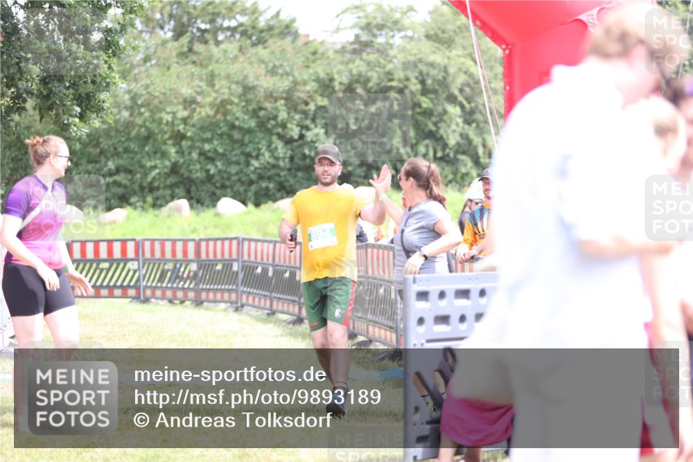 21.06.2026 - 29. Vierlanden-Triathlon Andreas Tolksdorf http://msf.ph/oto/9893189 21.06.2026 14:01:43 Ziel 894, 894 meine-sportfotos.de
