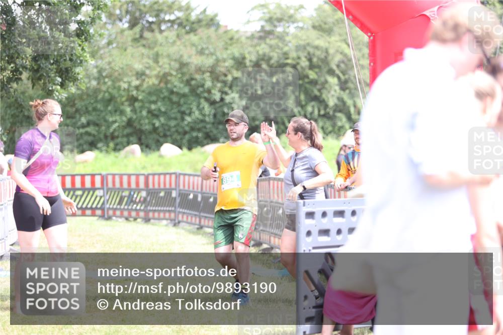 21.06.2026 - 29. Vierlanden-Triathlon Andreas Tolksdorf http://msf.ph/oto/9893190 21.06.2026 14:01:43 Ziel 894, 894 meine-sportfotos.de