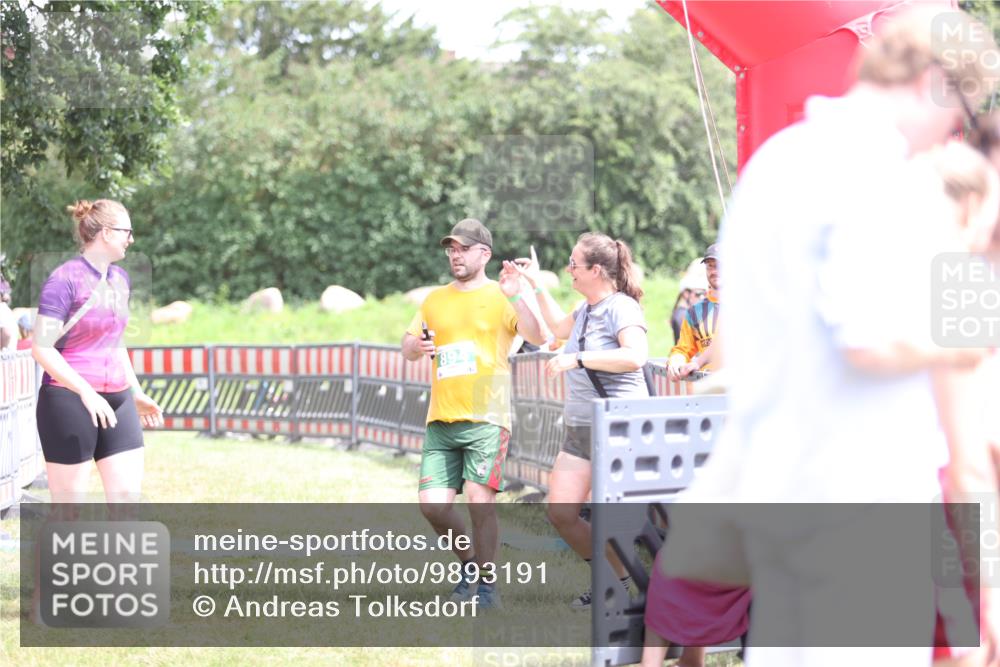 21.06.2026 - 29. Vierlanden-Triathlon Andreas Tolksdorf http://msf.ph/oto/9893191 21.06.2026 14:01:43 Ziel 894, 894 meine-sportfotos.de