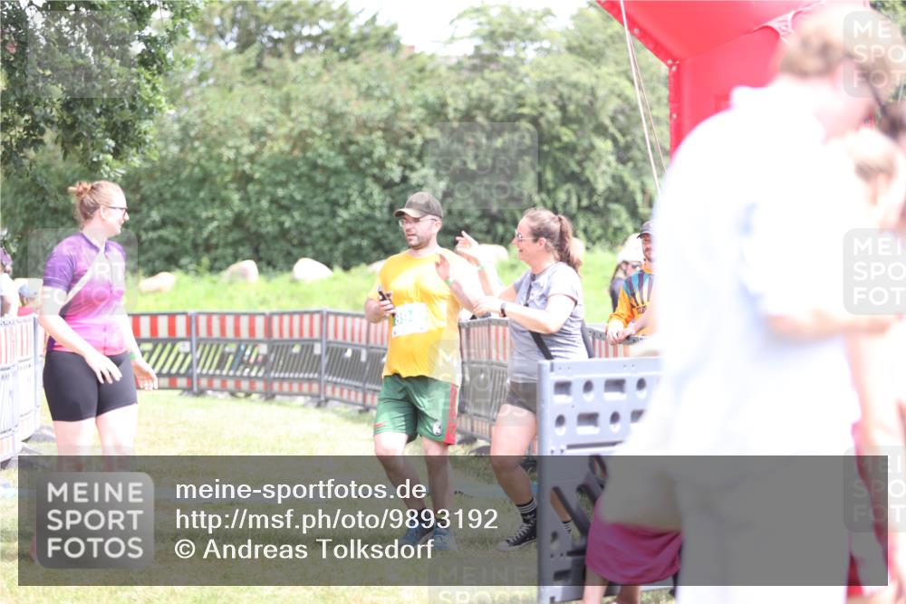 21.06.2026 - 29. Vierlanden-Triathlon Andreas Tolksdorf http://msf.ph/oto/9893192 21.06.2026 14:01:43 Ziel 894, 894 meine-sportfotos.de