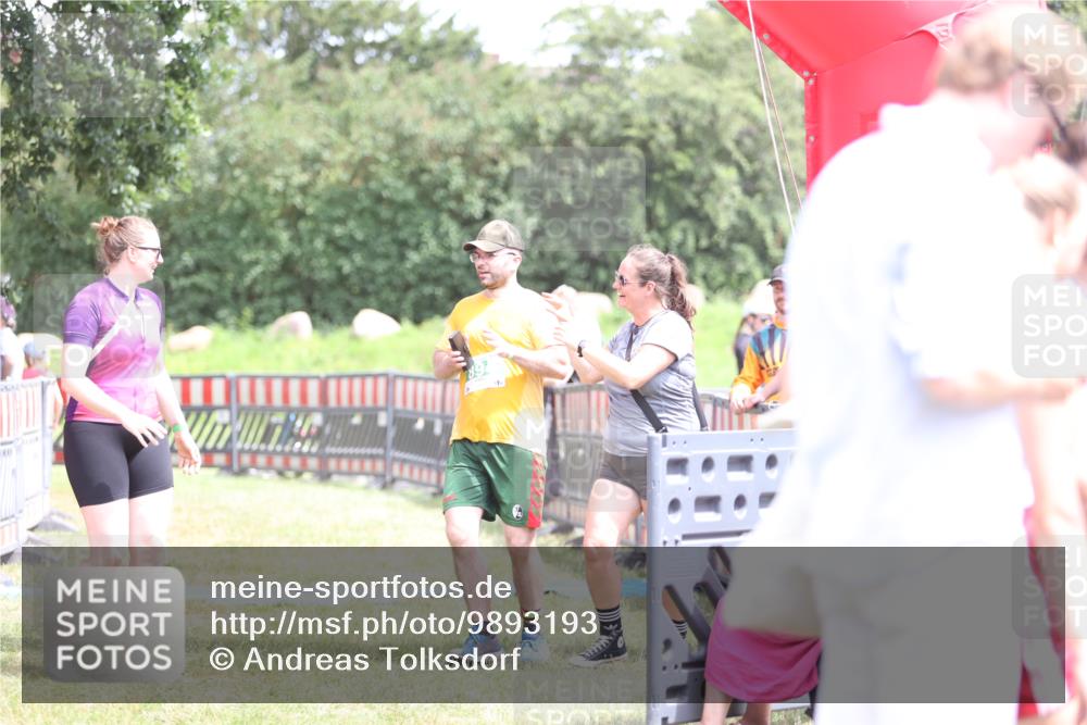 21.06.2026 - 29. Vierlanden-Triathlon Andreas Tolksdorf http://msf.ph/oto/9893193 21.06.2026 14:01:43 Ziel 894, 894 meine-sportfotos.de