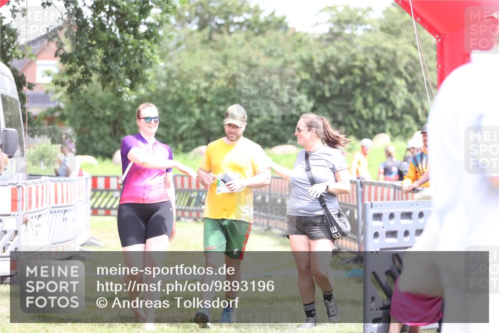 21.06.2026 - 29. Vierlanden-Triathlon Andreas Tolksdorf http://msf.ph/oto/9893196 21.06.2026 14:01:44 Ziel 894, 894 meine-sportfotos.de