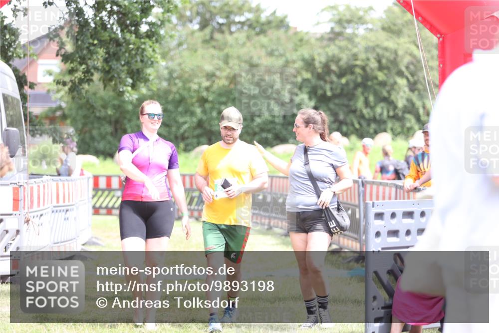 21.06.2026 - 29. Vierlanden-Triathlon Andreas Tolksdorf http://msf.ph/oto/9893198 21.06.2026 14:01:44 Ziel 894, 894 meine-sportfotos.de