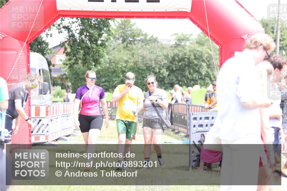 21.06.2026 - 29. Vierlanden-Triathlon Andreas Tolksdorf http://msf.ph/oto/9893201 21.06.2026 14:01:45 Ziel 894, 894 meine-sportfotos.de