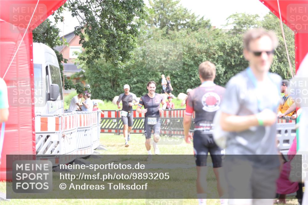 21.06.2026 - 29. Vierlanden-Triathlon Andreas Tolksdorf http://msf.ph/oto/9893205 21.06.2026 14:02:04 Ziel 632, 1075, 632, 1075 meine-sportfotos.de