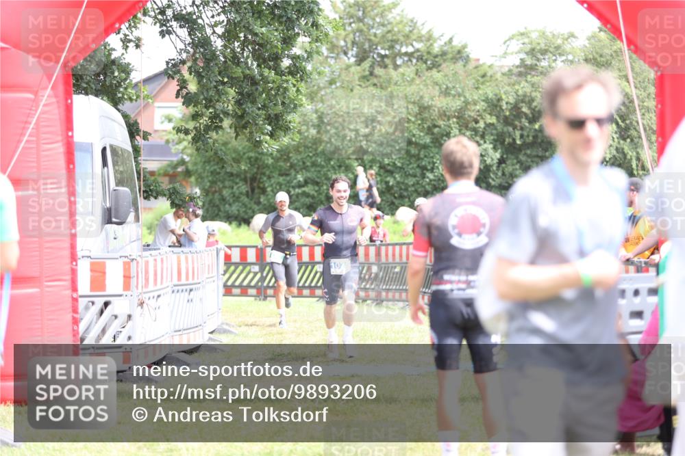 21.06.2026 - 29. Vierlanden-Triathlon Andreas Tolksdorf http://msf.ph/oto/9893206 21.06.2026 14:02:04 Ziel 632, 1075, 632, 1075 meine-sportfotos.de