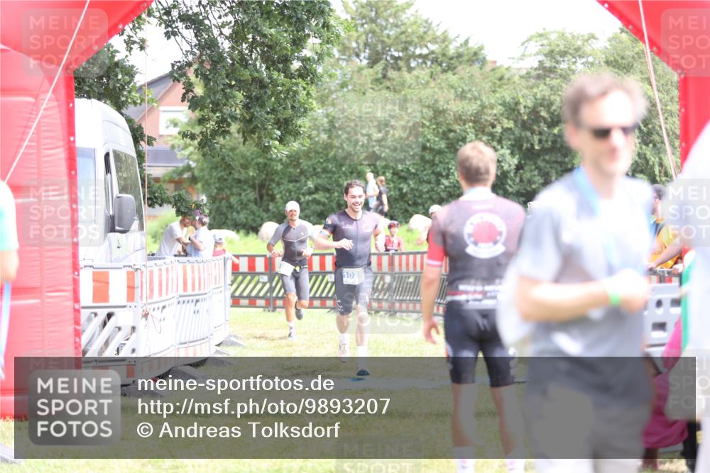 21.06.2026 - 29. Vierlanden-Triathlon Andreas Tolksdorf http://msf.ph/oto/9893207 21.06.2026 14:02:04 Ziel 632, 1075, 632, 1075 meine-sportfotos.de