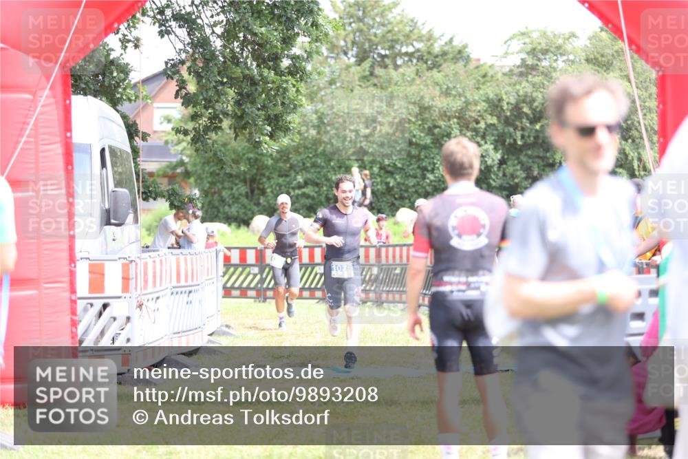 21.06.2026 - 29. Vierlanden-Triathlon Andreas Tolksdorf http://msf.ph/oto/9893208 21.06.2026 14:02:04 Ziel 632, 1075, 632, 1075 meine-sportfotos.de