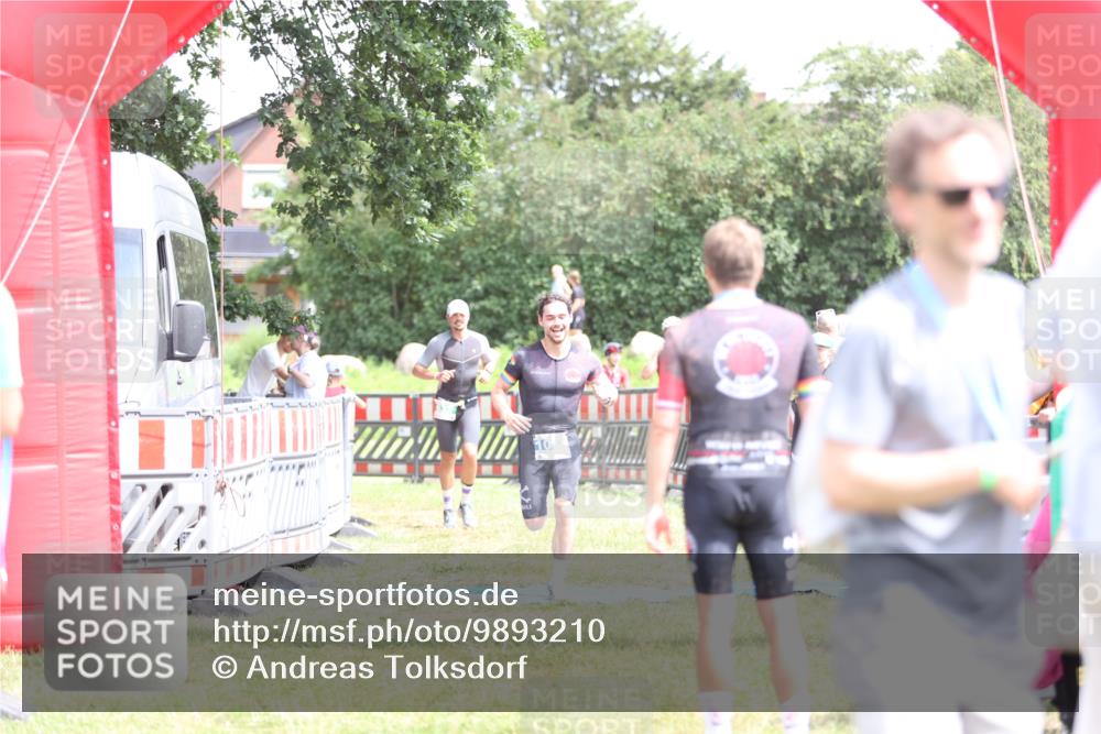 21.06.2026 - 29. Vierlanden-Triathlon Andreas Tolksdorf http://msf.ph/oto/9893210 21.06.2026 14:02:04 Ziel 632, 1075, 632, 1075 meine-sportfotos.de