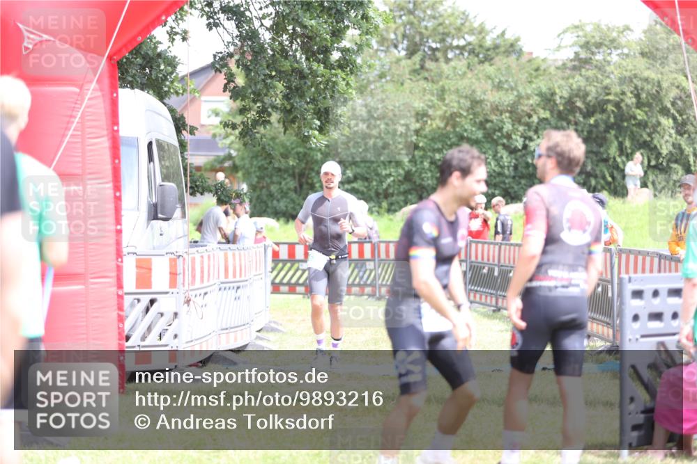21.06.2026 - 29. Vierlanden-Triathlon Andreas Tolksdorf http://msf.ph/oto/9893216 21.06.2026 14:02:07 Ziel 632, 1075, 632, 1075 meine-sportfotos.de
