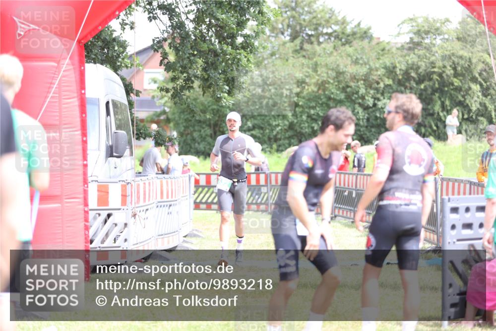 21.06.2026 - 29. Vierlanden-Triathlon Andreas Tolksdorf http://msf.ph/oto/9893218 21.06.2026 14:02:08 Ziel 632, 1075, 632, 1075 meine-sportfotos.de
