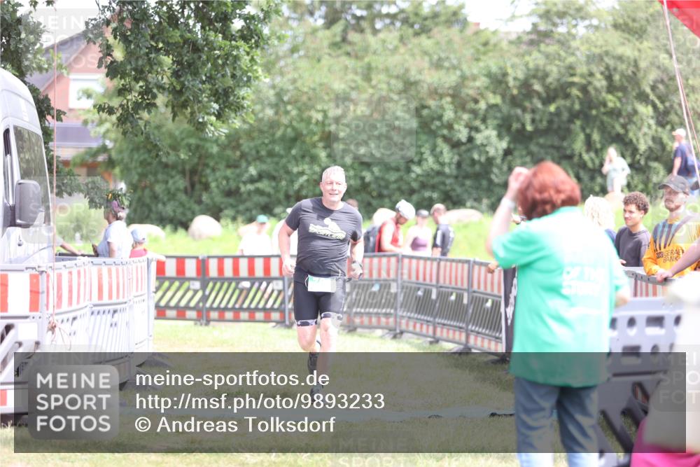 21.06.2026 - 29. Vierlanden-Triathlon Andreas Tolksdorf http://msf.ph/oto/9893233 21.06.2026 14:02:40 Ziel 760, 760 meine-sportfotos.de