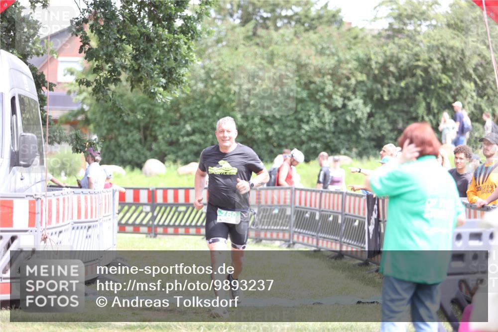 21.06.2026 - 29. Vierlanden-Triathlon Andreas Tolksdorf http://msf.ph/oto/9893237 21.06.2026 14:02:41 Ziel 760, 760 meine-sportfotos.de